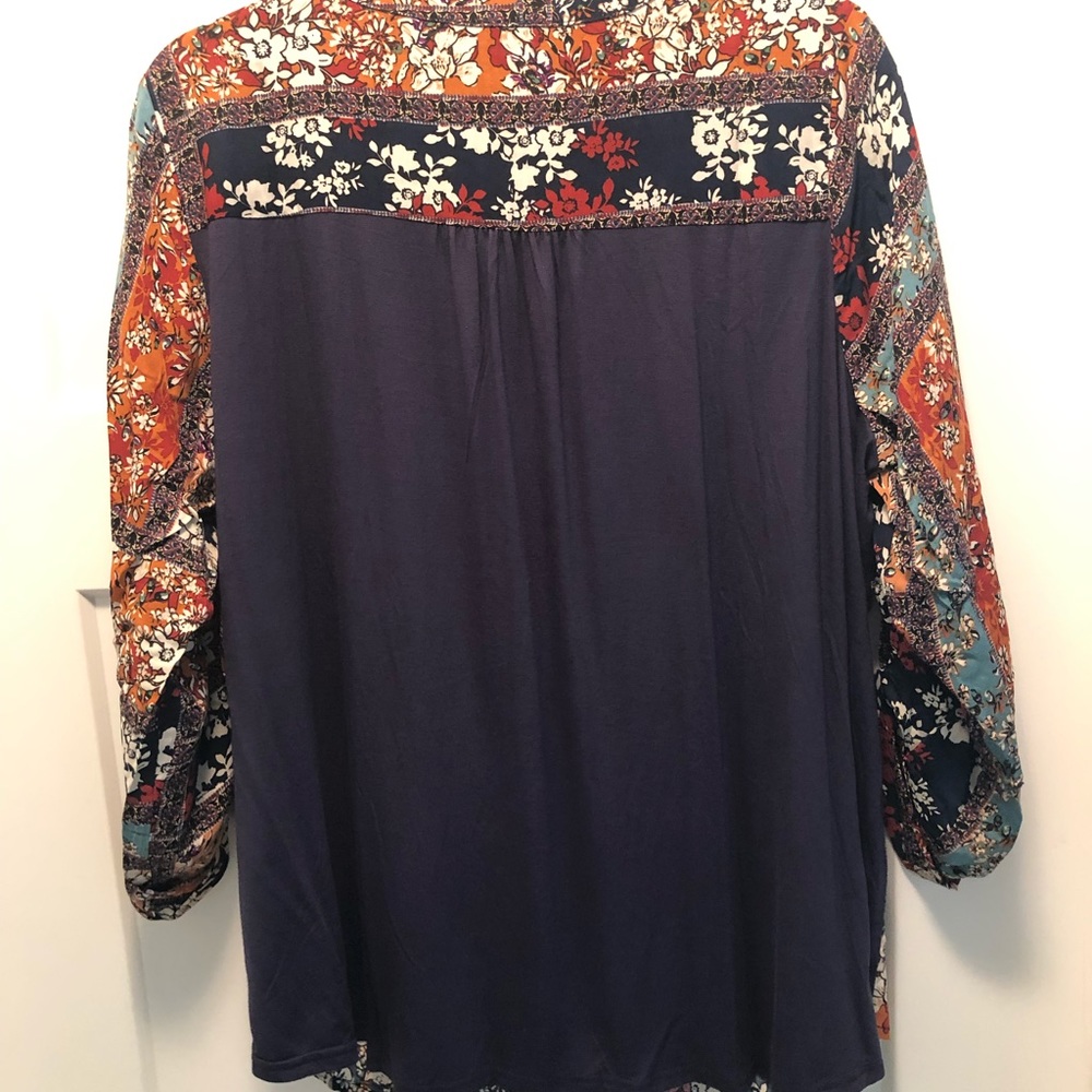 Skies are Blue Ditsy Floral Top - Picture 3 of 4